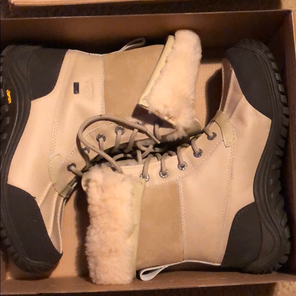 UGG ADIRONDACK BOOT II women snowboots size 8.5